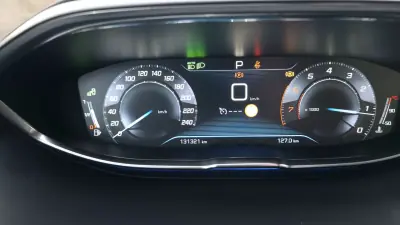 Peugeot 3008 2018 - 16990 EUR, 131000 km - AUTO.MOTO.pt - 131000km - foto 20 de 23