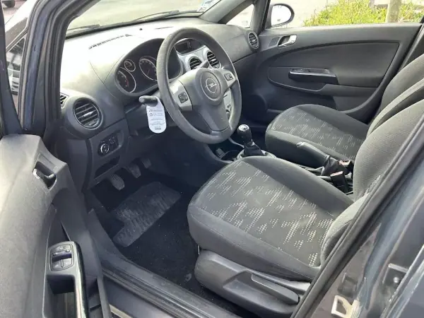 Opel Corsa 2013 - 7750 EUR, 99853 km - AUTO.MOTO.pt - 99853km - foto 5 de 15