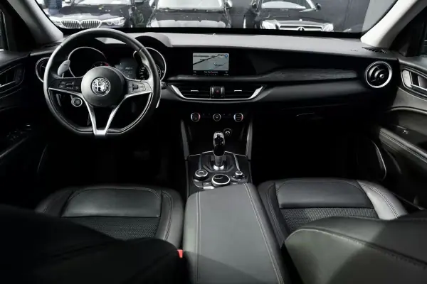 Alfa Romeo Stelvio 2019 - 25900 EUR, 89000 km - AUTO.MOTO.pt - 89000km - foto 15 de 31