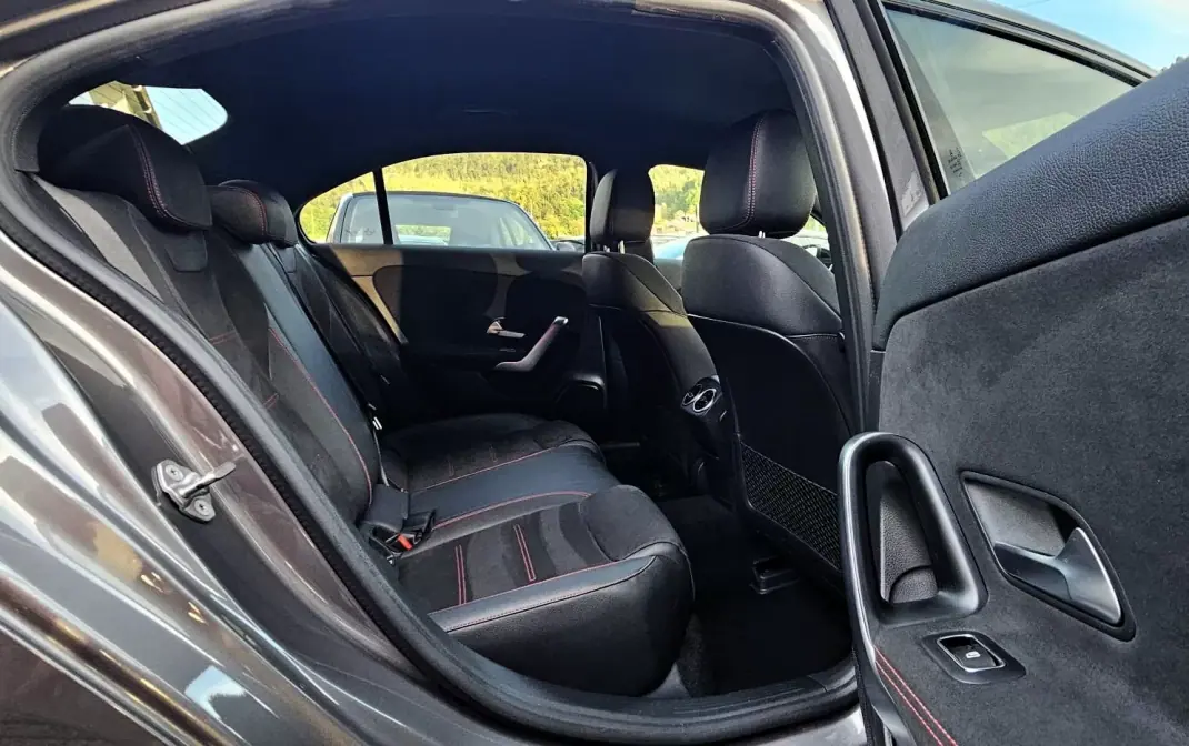 Mercedes-Benz A 180 Limousine 2019 - 26500 EUR, 154000 km - AUTO.MOTO.pt - 154000km - foto 8 de 31