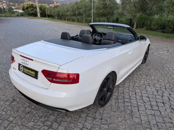 Audi A5 Cabrio 2012 - 15990 EUR, 224000 km - AUTO.MOTO.pt - 224000km - foto 3 de 10