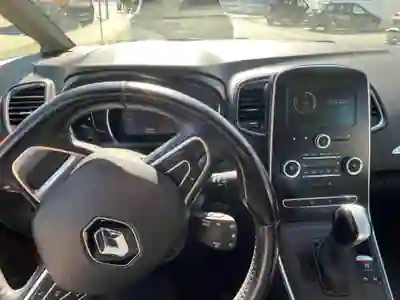 Renault Scénic 2017 - 9500 EUR, 142841 km - AUTO.MOTO.pt - 142841km - foto 2 de 3
