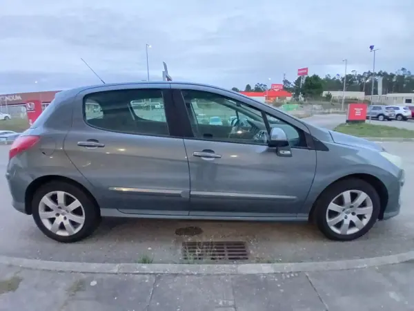 Peugeot 308 2008 - 6800 EUR, 159500 km - AUTO.MOTO.pt - 159500km - foto 4 de 20