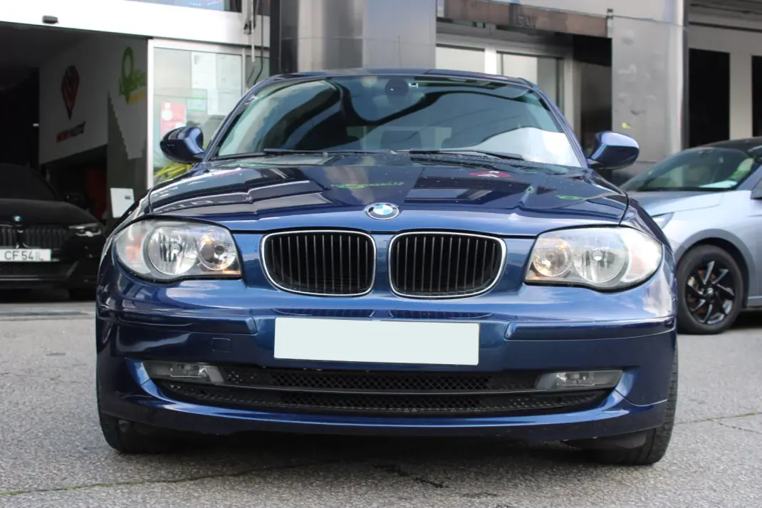 BMW 118 2010 - 9900 EUR, 205380 km - AUTO.MOTO.pt - 205380km - foto 14 de 15