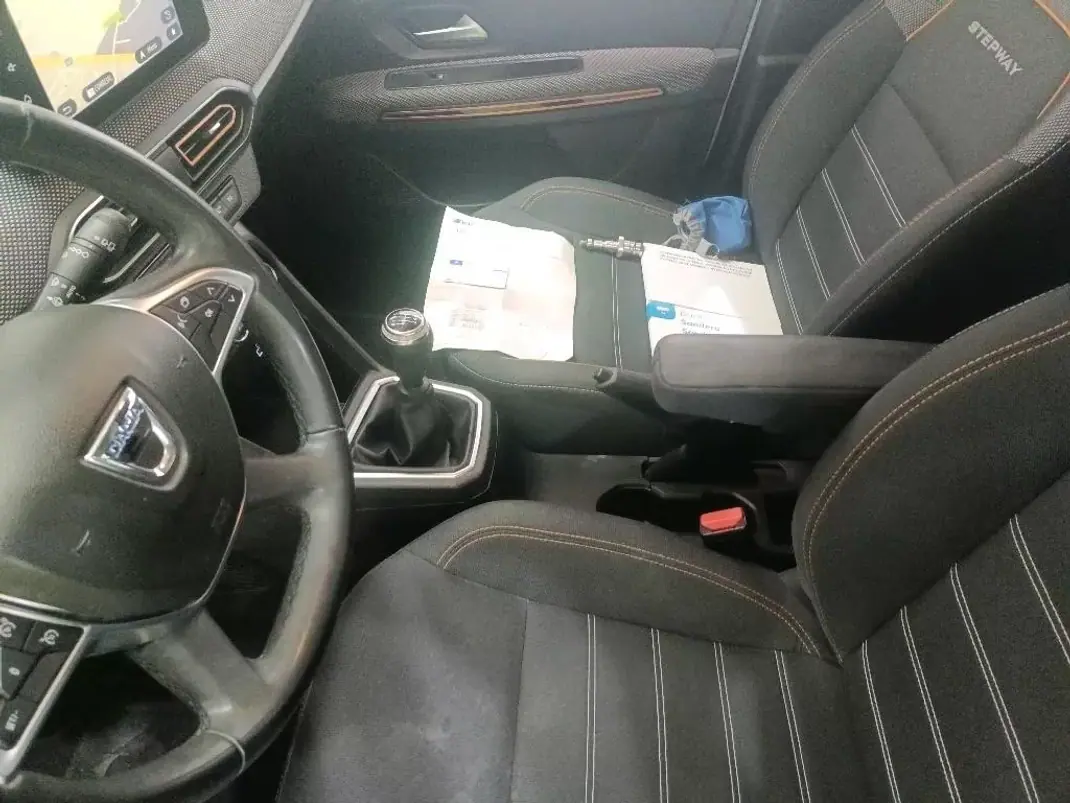 Dacia Sandero 2021 - 14900 EUR, 86415 km - AUTO.MOTO.pt - 86415km - foto 4 de 8
