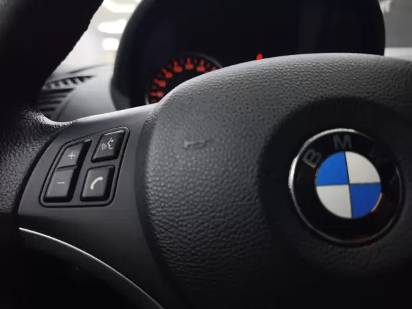 BMW 118 2012 - 13950 EUR, 239213 km - AUTO.MOTO.pt - 239213km - foto 26 de 39