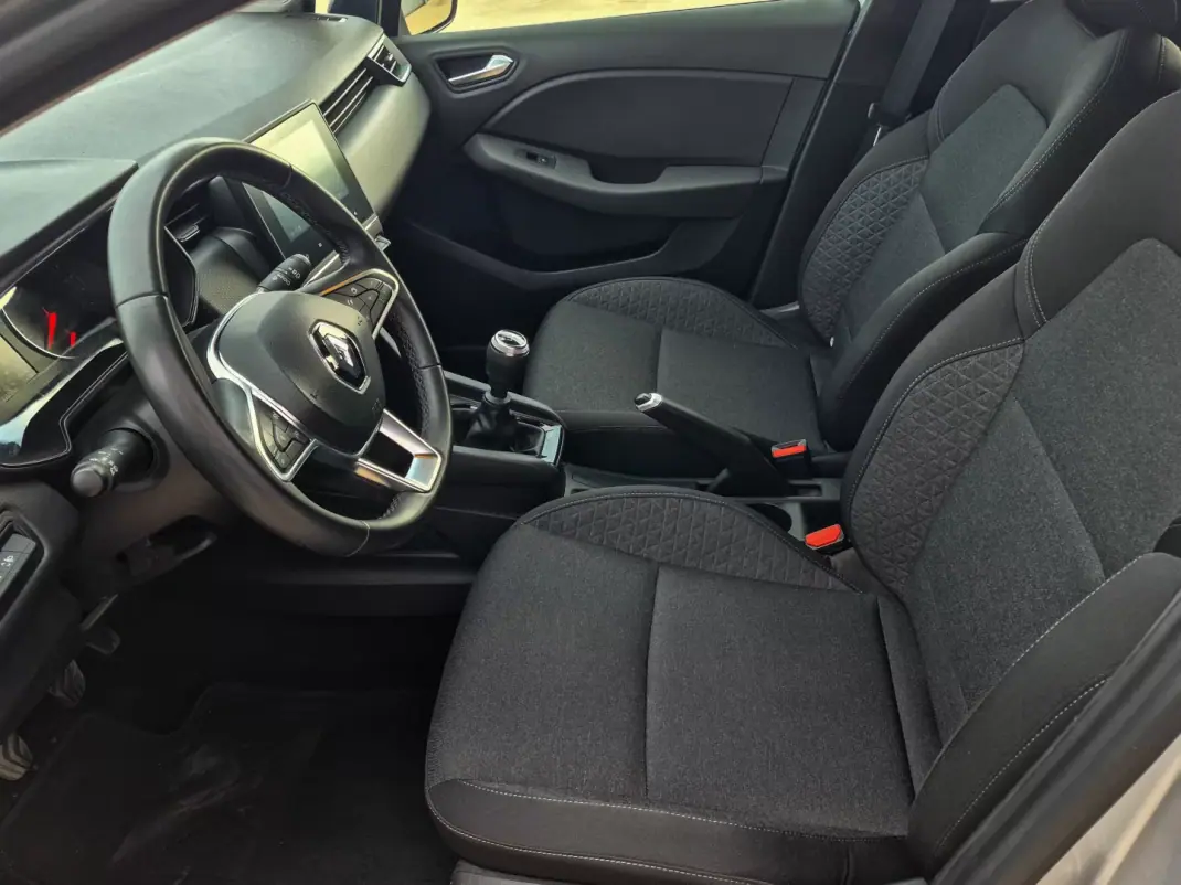 Renault Clio 2023 - 12900 EUR, 125219 km - AUTO.MOTO.pt - 125219km - foto 6 de 6