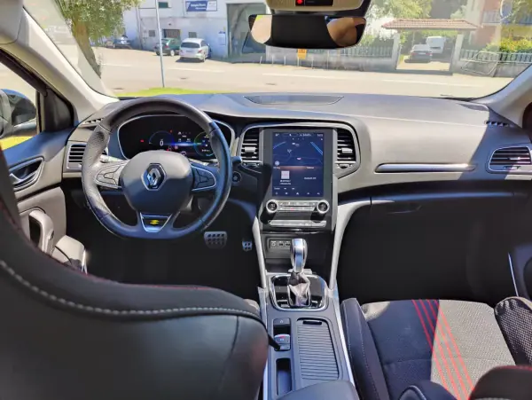 Renault Mégane Sport Tourer 2023 - 23990 EUR, 44231 km - AUTO.MOTO.pt - 44231km - foto 8 de 15