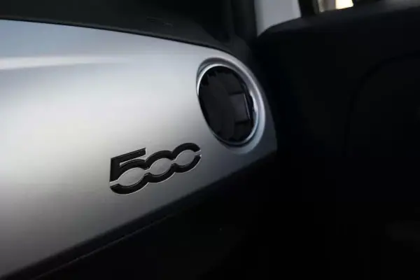 Fiat 500C 2021 - 11600 EUR, 114000 km - AUTO.MOTO.pt - 114000km - foto 21 de 34