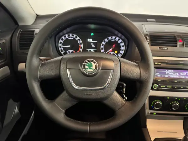 Skoda Octavia Break 2010 - 6900 EUR, 217525 km - AUTO.MOTO.pt - 217525km - foto 11 de 22