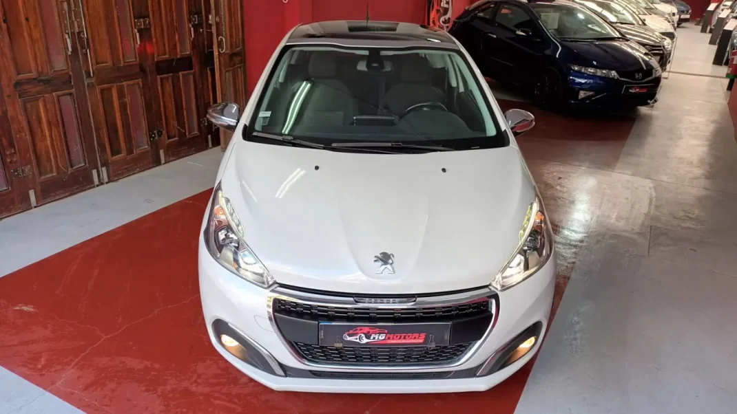 Peugeot 208 2016 - 11690 EUR, 138481 km - AUTO.MOTO.pt - 138481km - foto 14 de 54