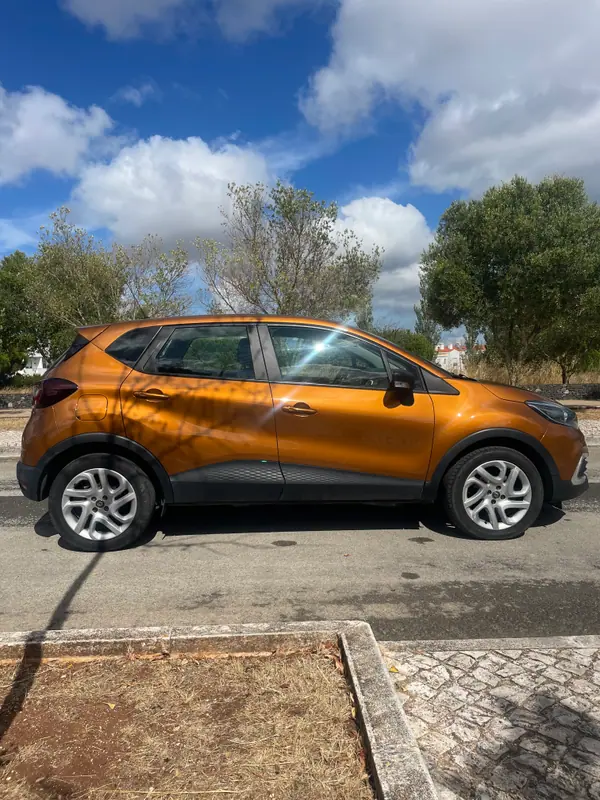 Renault Captur 2017 - 9400 EUR, 103000 km - AUTO.MOTO.pt - 103000km - foto 12 de 13