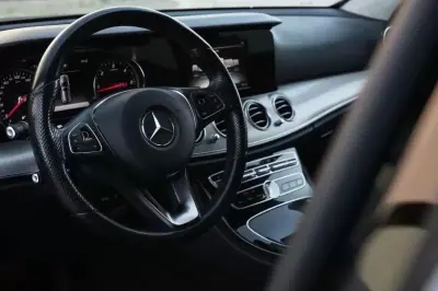 Mercedes-Benz E 220 2017 - 25000 EUR, 168000 km - AUTO.MOTO.pt - 168000km - foto 11 de 30