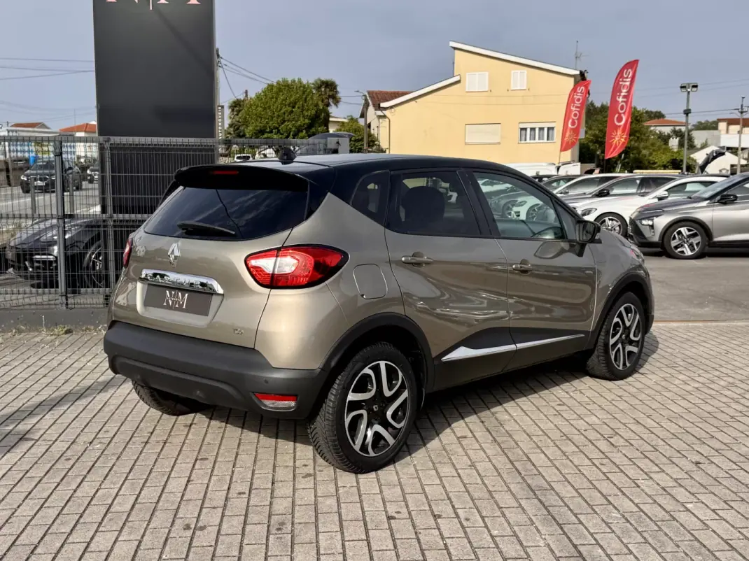Renault Captur 2015 - 10990 EUR, 137000 km - AUTO.MOTO.pt - 137000km - foto 2 de 19