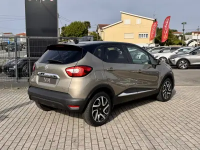 Renault Captur 2015 - 10990 EUR, 137000 km - AUTO.MOTO.pt - 137000km - foto 2 de 19