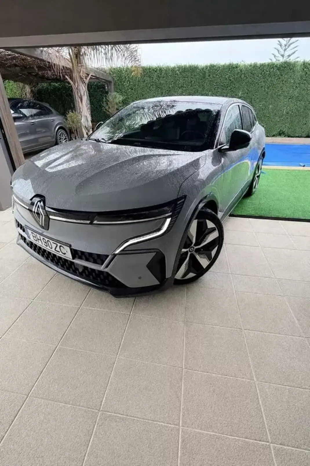 Renault Mégane E-Tech 2023 - 27980 EUR, 31569 km - AUTO.MOTO.pt - 31569km - foto 3 de 14