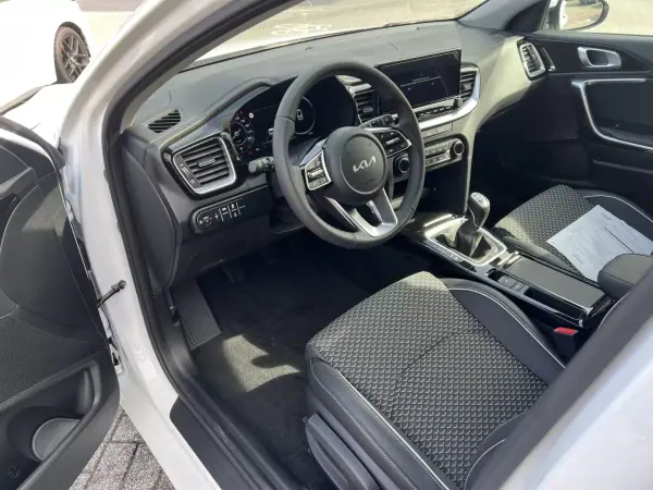 Kia Ceed 2025 - 23900 EUR, 10 km - AUTO.MOTO.pt - 10km - foto 7 de 20