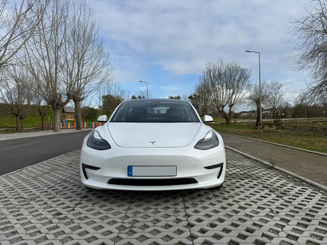 Tesla Model 3 2022 - 33500 EUR, 70000 km - AUTO.MOTO.pt - 70000km - foto 3 de 30