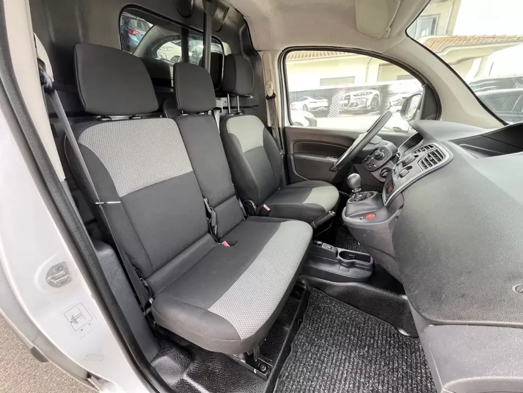 Renault Kangoo 1.5 DCi Maxi 2021 - 13250 EUR, 125000 km - AUTO.MOTO.pt - 125000km - foto 23 de 39