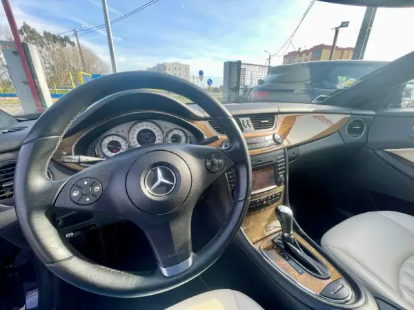 Mercedes-Benz CLS 320 2009 - 19750 EUR, 106262 km - AUTO.MOTO.pt - 106262km - foto 16 de 30