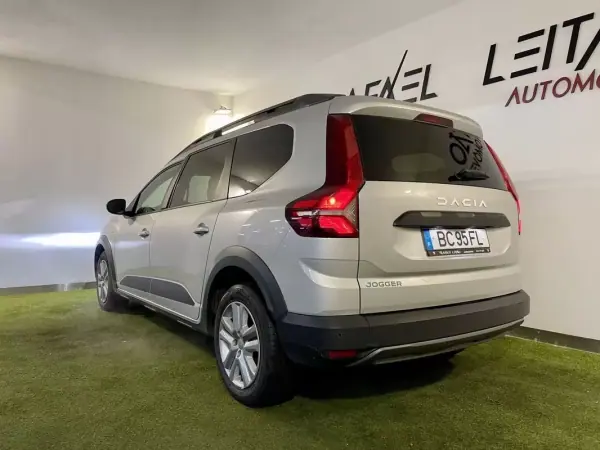 Dacia Jogger 2023 - 16450 EUR, 81000 km - AUTO.MOTO.pt - 81000km - foto 10 de 31