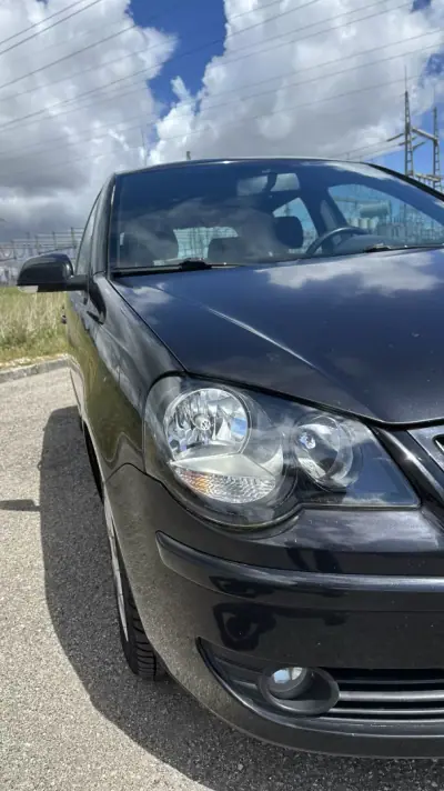 Volkswagen Polo 2009 - 4950 EUR, 202000 km - AUTO.MOTO.pt - 202000km - foto 10 de 18