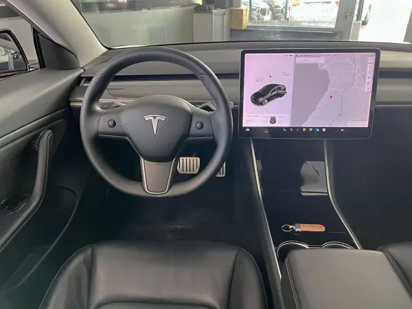 Tesla Model 3 2020 - 29800 EUR, 96238 km - AUTO.MOTO.pt - 96238km - foto 9 de 19