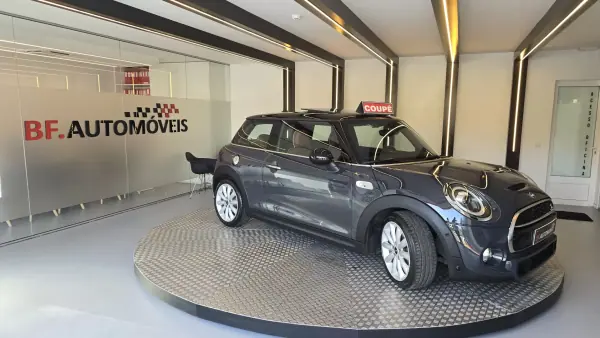MINI Cooper 2019 - 25500 EUR, 96321 km - AUTO.MOTO.pt - 96321km - foto 8 de 53