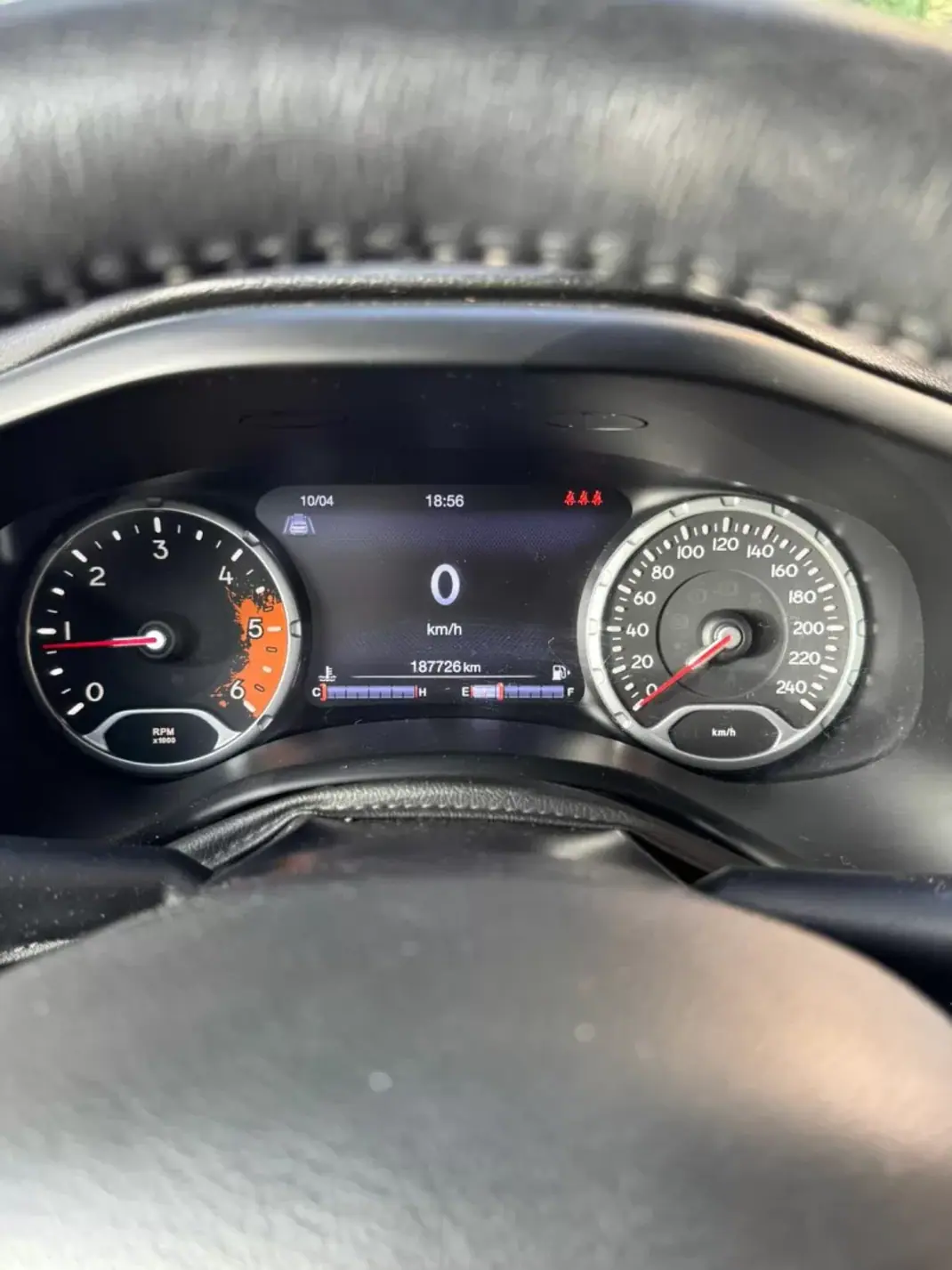 Jeep Renegade 2016 - 13900 EUR, 187700 km - AUTO.MOTO.pt - 187700km - foto 8 de 13