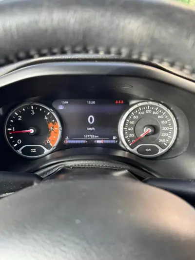 Jeep Renegade 2016 - 13900 EUR, 187700 km - AUTO.MOTO.pt - 187700km - foto 8 de 13