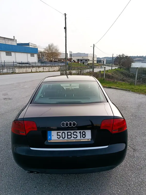 Audi A4 2006 - 4200 EUR, 329000 km - AUTO.MOTO.pt - 329000km - foto 8 de 19