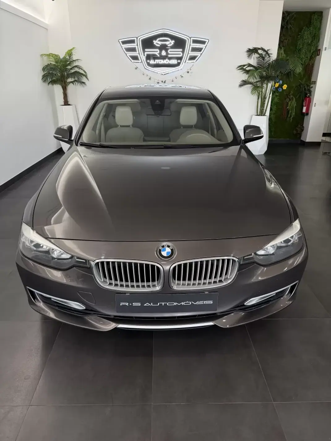 BMW 318 2013 - 15990 EUR, 138000 km - AUTO.MOTO.pt - 138000km - foto 2 de 8