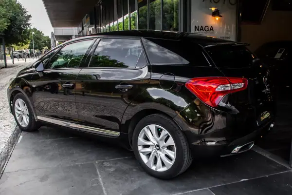 Citroën DS5 2013 - 8900 EUR, 242219 km - AUTO.MOTO.pt - 242219km - foto 3 de 38