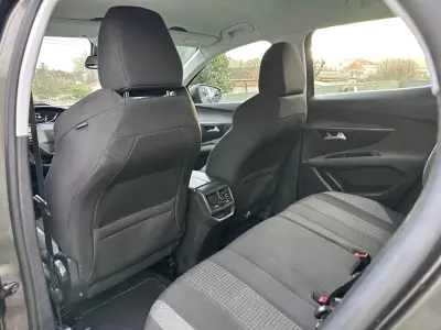 Peugeot 3008 2019 - 13900 EUR, 180000 km - AUTO.MOTO.pt - 180000km - foto 20 de 45