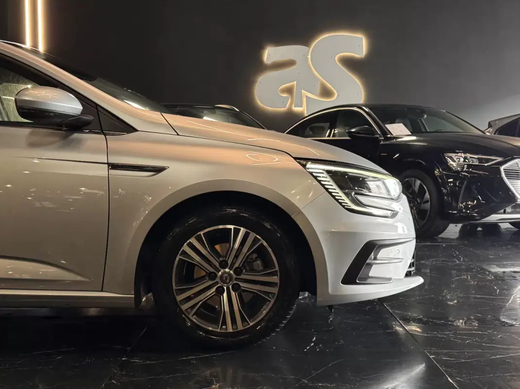 Renault Mégane Sport Tourer 2021 - 14990 EUR, 171050 km - AUTO.MOTO.pt - 171050km - foto 6 de 32