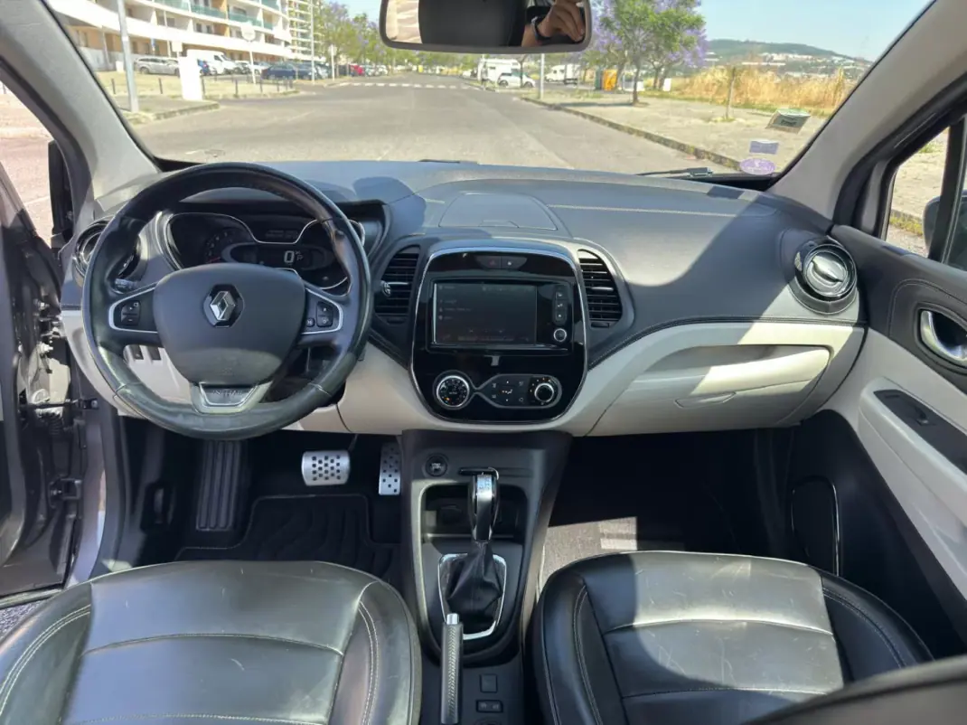 Renault Captur 2017 - 14750 EUR, 95250 km - AUTO.MOTO.pt - 95250km - foto 9 de 48