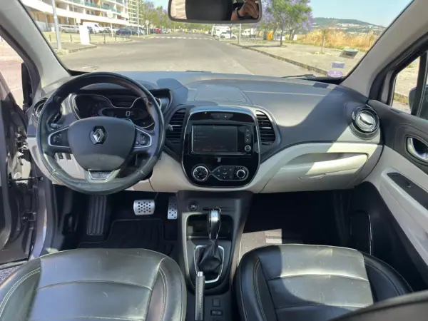 Renault Captur 2017 - 13995 EUR, 95250 km - AUTO.MOTO.pt - 95250km - foto 9 de 48