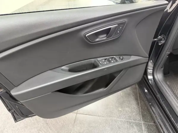 SEAT Leon ST 2017 - 10990 EUR, 147000 km - AUTO.MOTO.pt - 147000km - foto 7 de 22