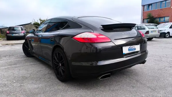 Porsche Panamera 2011 - 25900 EUR, 193000 km - AUTO.MOTO.pt - 193000km - foto 14 de 21