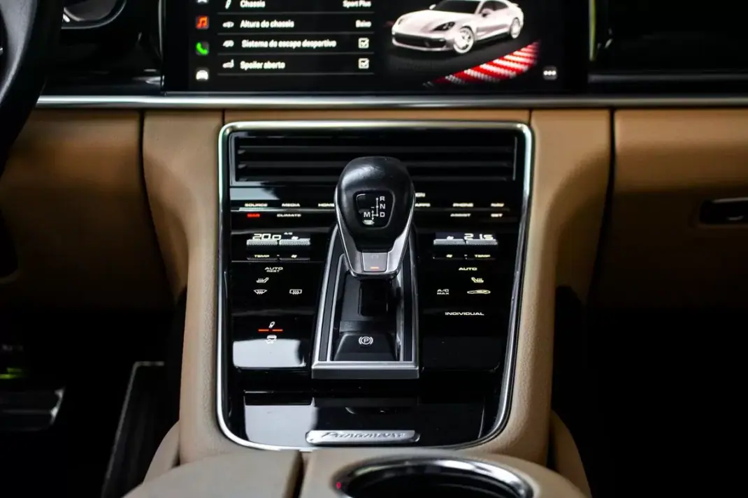 Porsche Panamera 2022 - 99950 EUR, 92267 km - AUTO.MOTO.pt - 92267km - foto 40 de 49