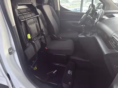 Toyota PROACE City EXCLUSIVE 2022 - 16490 EUR, 80811 km - AUTO.MOTO.pt - 80811km - foto 9 de 21