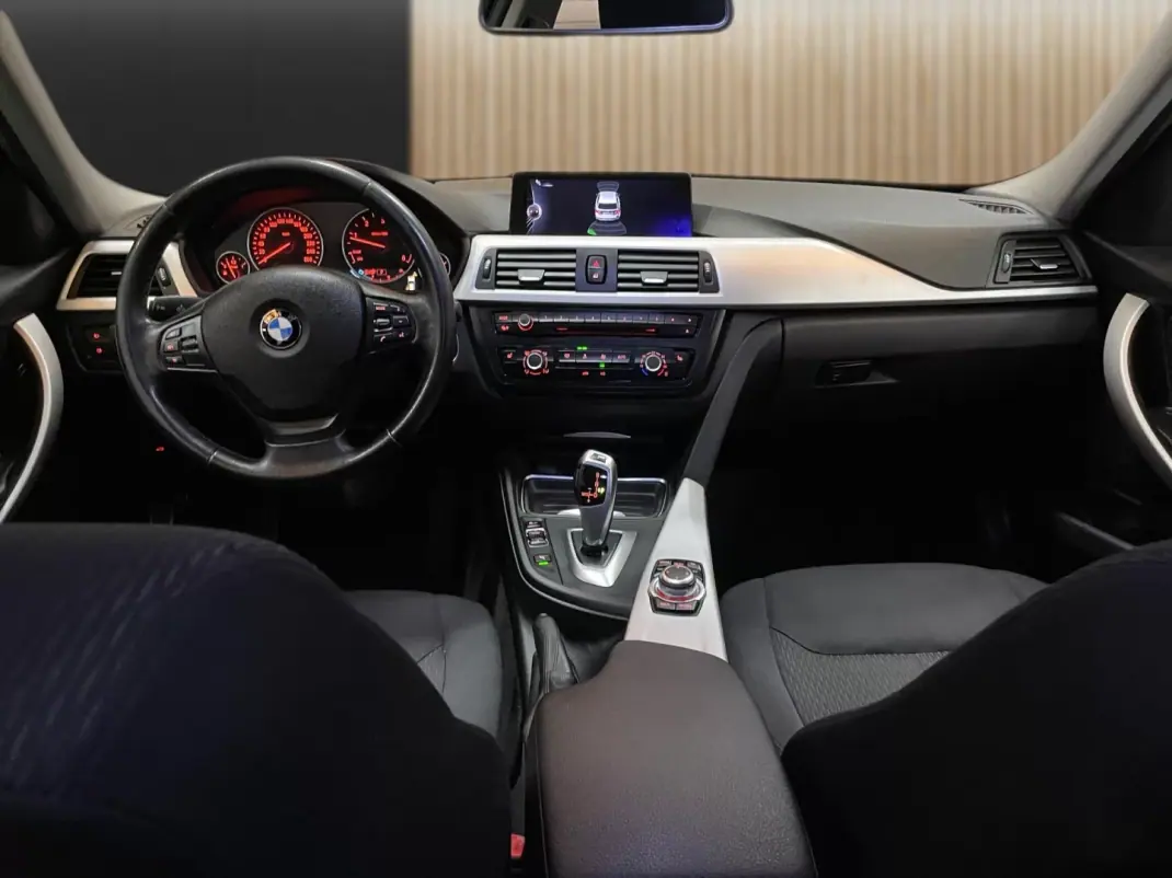 BMW 318 2013 - 10950 EUR, 321745 km - 321745km - foto 7 de 20