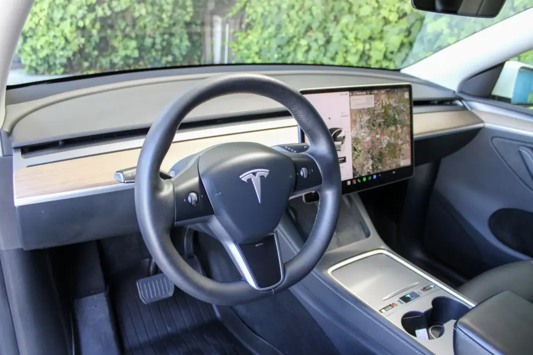 Tesla Model Y 2023 - 36900 EUR, 90000 km - 90000km - foto 12 de 20