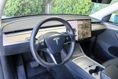 Tesla Model Y 2023 - 36900 EUR, 90000 km - 90000km - foto 12 de 20