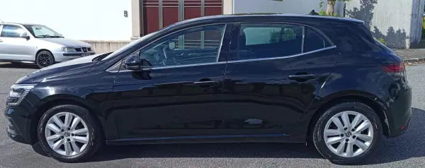 Renault Mégane 2020 - 15900 EUR, 82200 km - AUTO.MOTO.pt - 82200km - foto 4 de 18