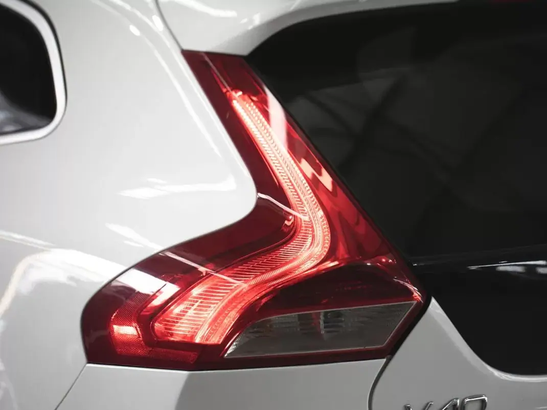 Volvo V40 2016 - 16990 EUR, 129000 km - AUTO.MOTO.pt - 129000km - foto 11 de 21