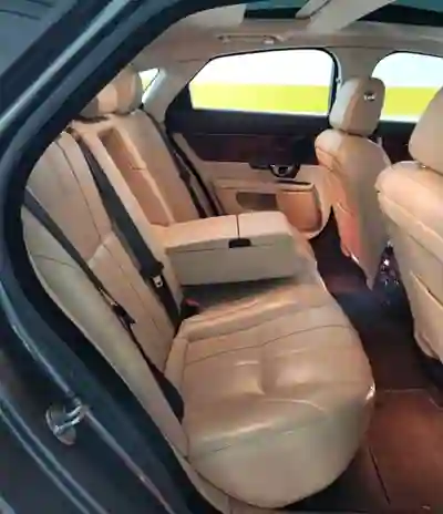Jaguar XJ 2015 - 24999 EUR, 116000 km - AUTO.MOTO.pt - 116000km - foto 9 de 10