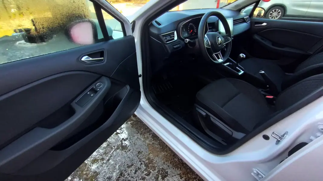 Renault Clio 2021 - 13999 EUR, 63000 km - AUTO.MOTO.pt - 63000km - foto 16 de 38