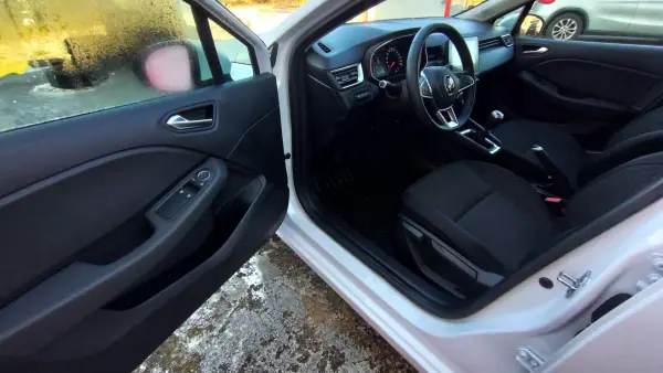 Renault Clio 2021 - 13999 EUR, 63000 km - AUTO.MOTO.pt - 63000km - foto 16 de 38