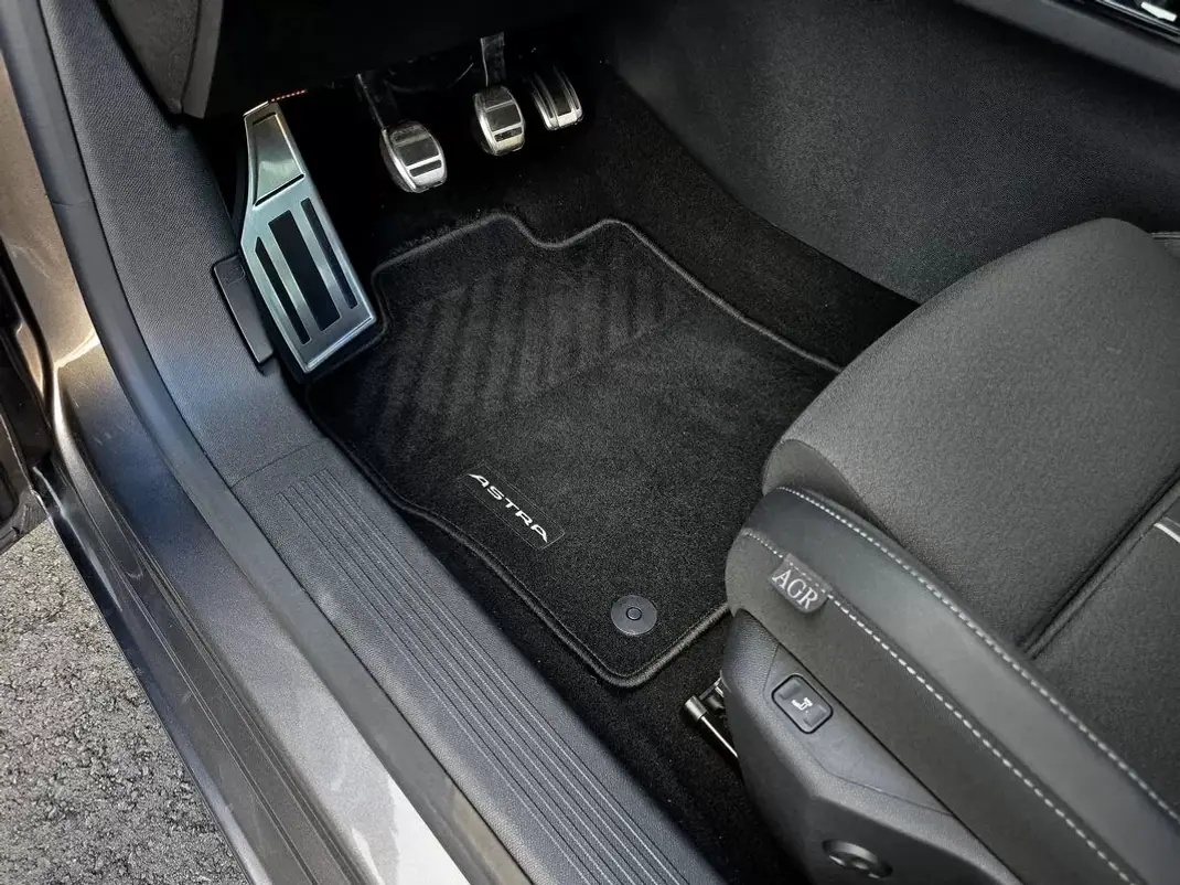 Opel Astra 2023 - 19900 EUR, 16940 km - AUTO.MOTO.pt - 16940km - foto 29 de 39